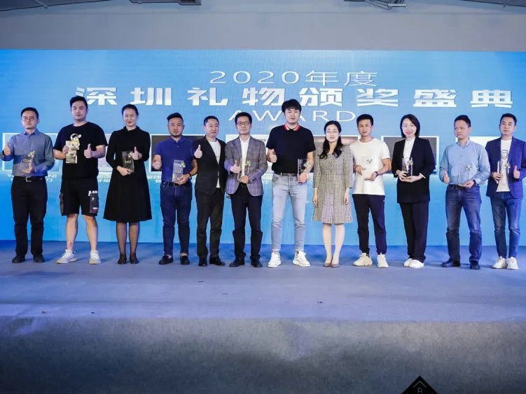 机灵小匠钢骑格斗机器人斩获“深圳礼物 · 2020—2021年度精品奖”
