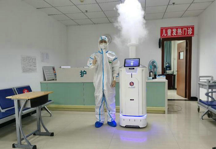 机器人智能科技抗疫军团 在战“疫”中大放异彩